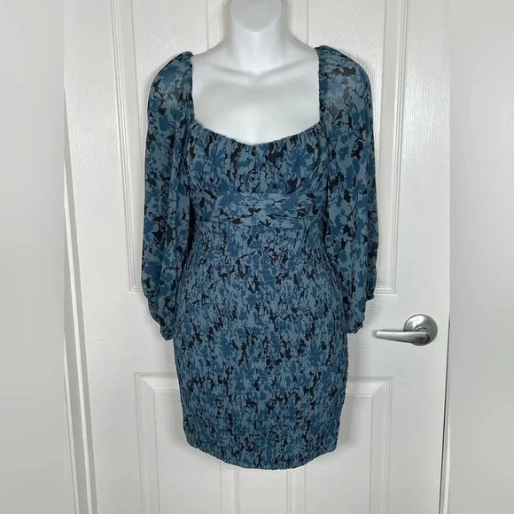 Olivaceous NWT‎ Smocked Print Mini Boutique Dress medium - Picture 2 of 9